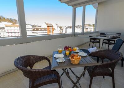 Petit déjeuner sur la terrasse , Hôtel d'Espagne