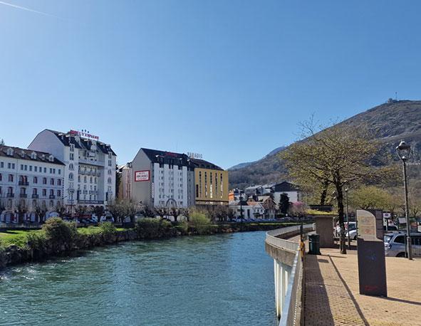 Hôtel d'Espagne à Lourdes - Le gave de Lourdes - Pic du Jer - Béout - Occitanie